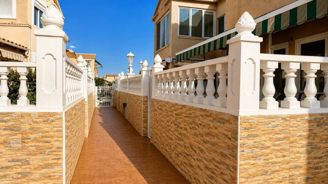3 slaapkamer Appartement te koop in Torrevieja met zwembad garage - € 179.500 (Ref: 9924939)