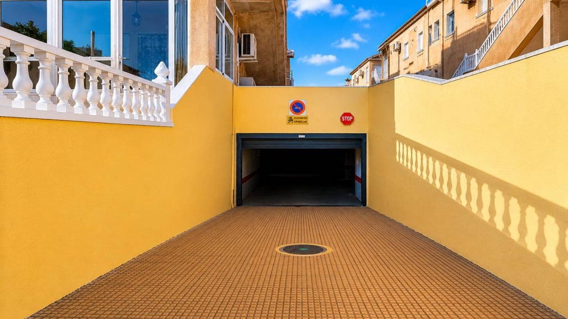 3 slaapkamer Appartement te koop in Torrevieja met zwembad garage - € 179.500 (Ref: 9924939)