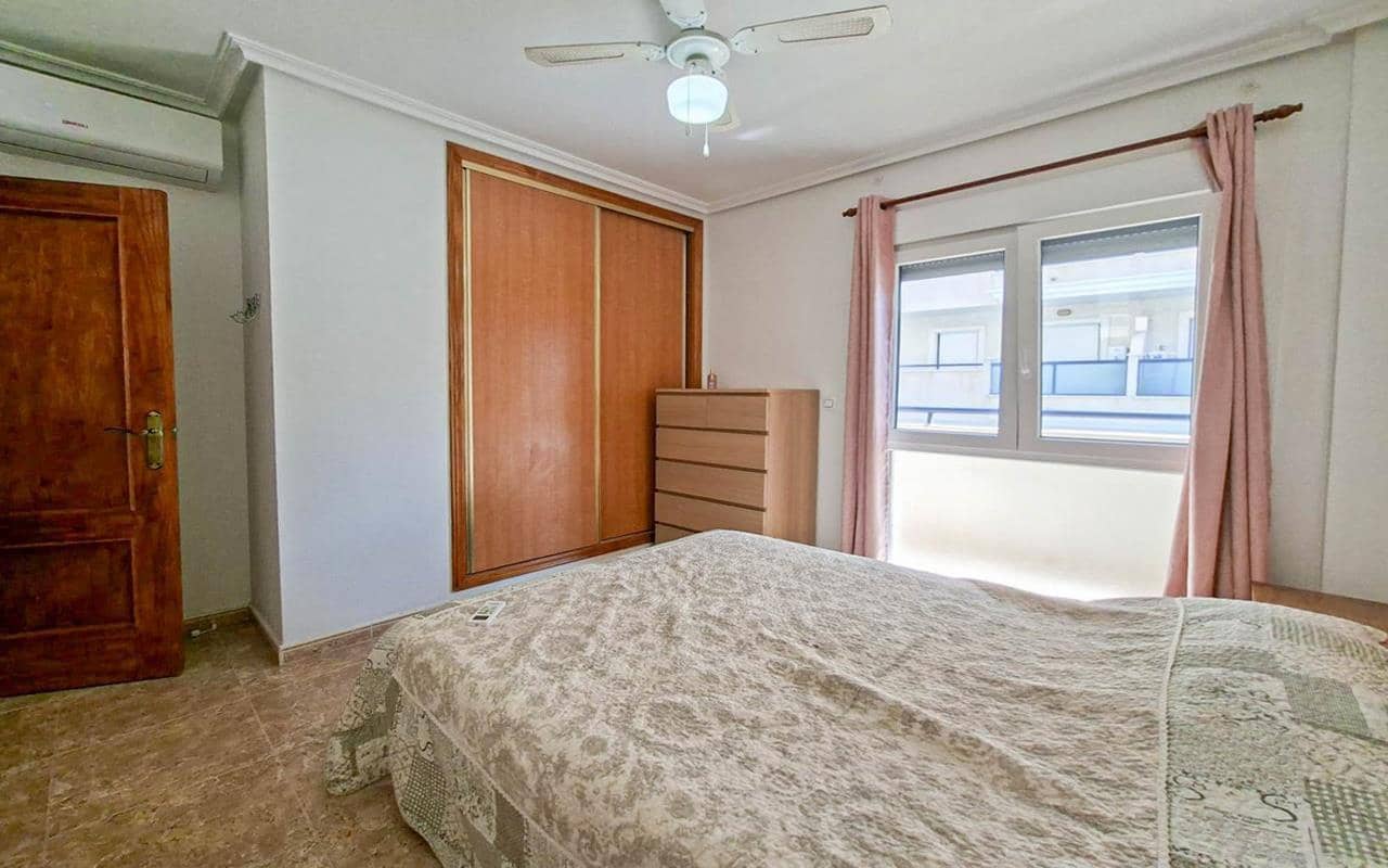2 Zimmer Apartment zu verkaufen in Cabo Roig mit Pool Garage - 200.000 € (Ref: 9926481)
