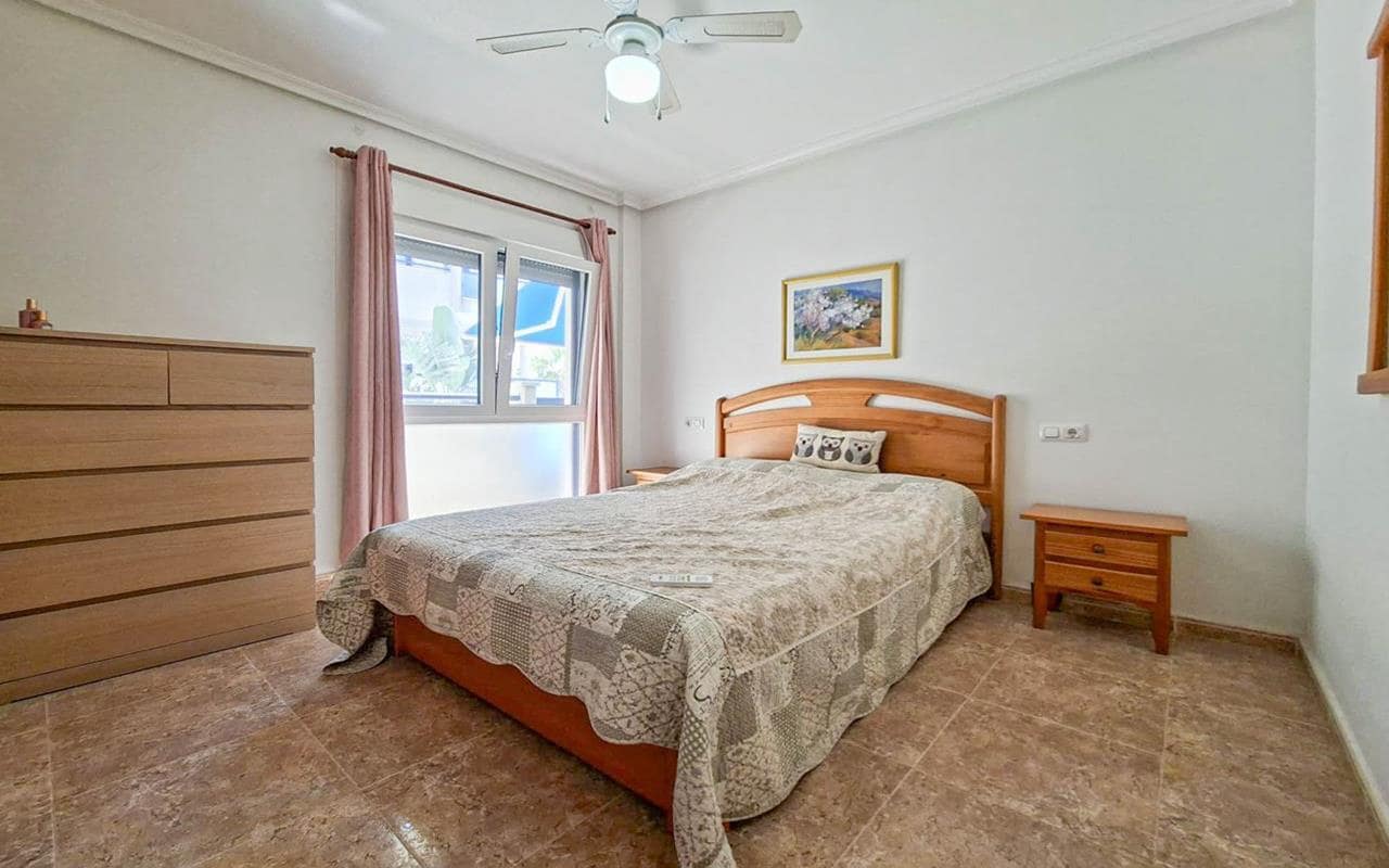 2 Zimmer Apartment zu verkaufen in Cabo Roig mit Pool Garage - 200.000 € (Ref: 9926481)
