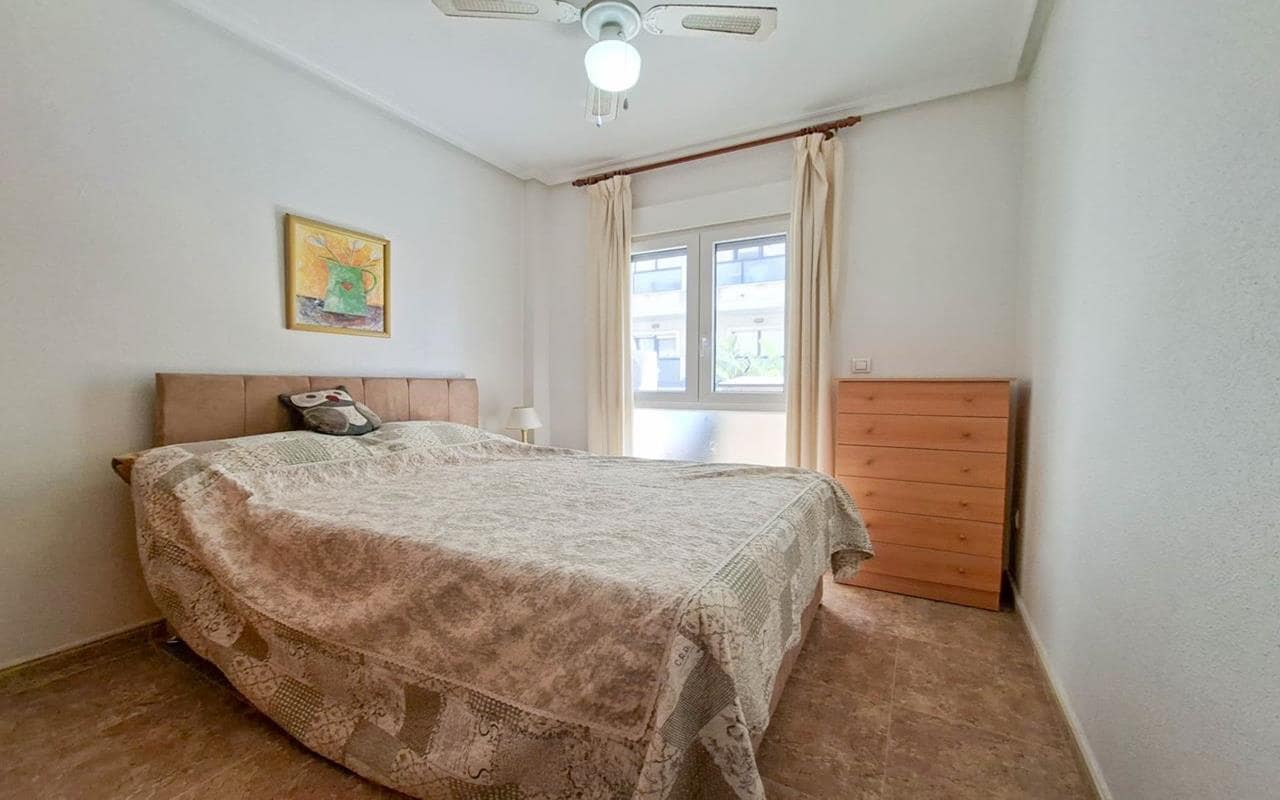 2 Zimmer Apartment zu verkaufen in Cabo Roig mit Pool Garage - 200.000 € (Ref: 9926481)