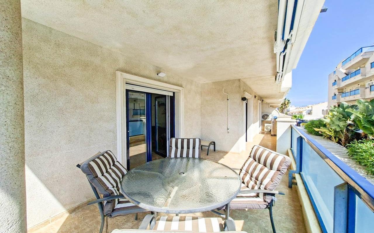 2 Zimmer Apartment zu verkaufen in Cabo Roig mit Pool Garage - 200.000 € (Ref: 9926481)