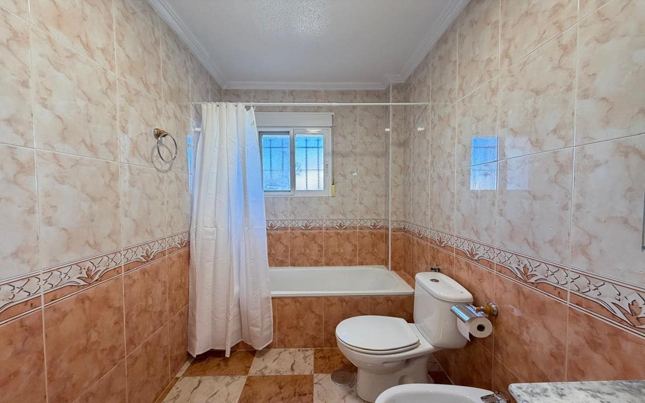 2 soverom Hus til salgs i Villamartin med svømmebasseng garasje - € 209 900 (Ref: 9928486)