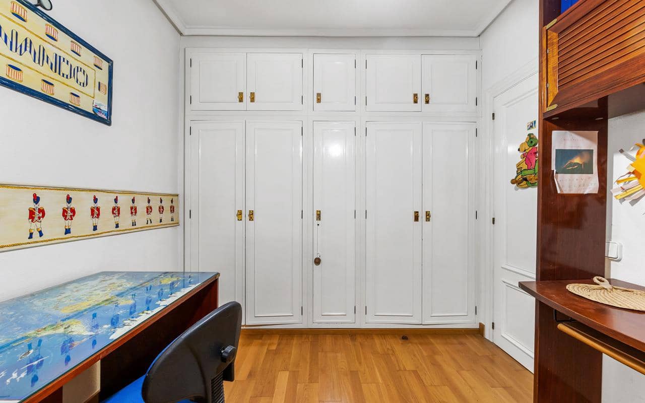 4 sypialnia Apartament na sprzedaż w Torrevieja - 499 000 € (Ref: 9928547)