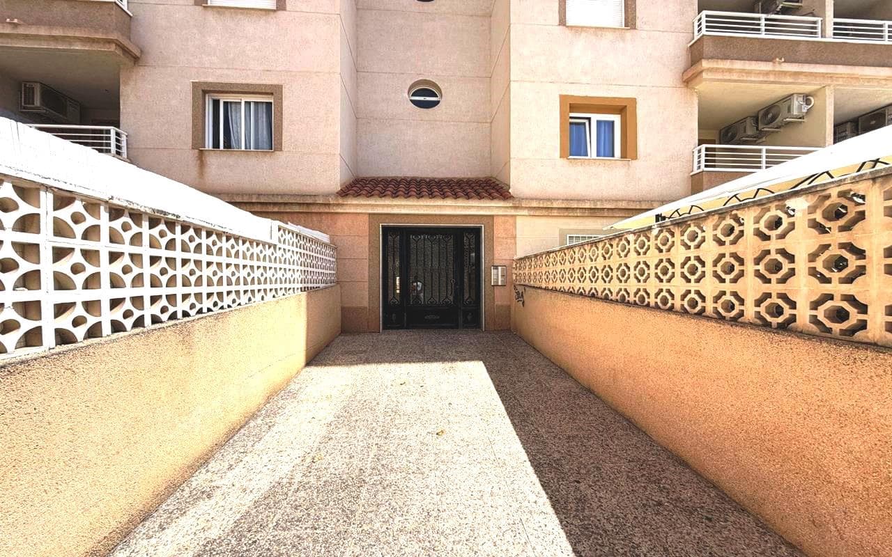 2 soverom Leilighet til salgs i Torrevieja med svømmebasseng garasje - € 169 900 (Ref: 9932355)