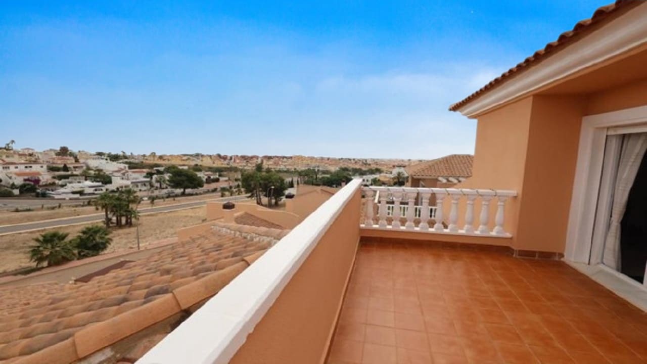 5 soverom Villa til salgs i Villamartin med svømmebasseng - € 395 000 (Ref: 9937128)