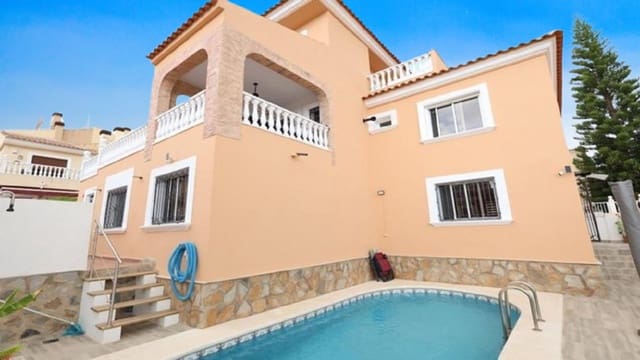 5 soverom Villa til salgs i Villamartin, Orihuela med svømmebasseng - € 395 000 (Ref: 9937128)