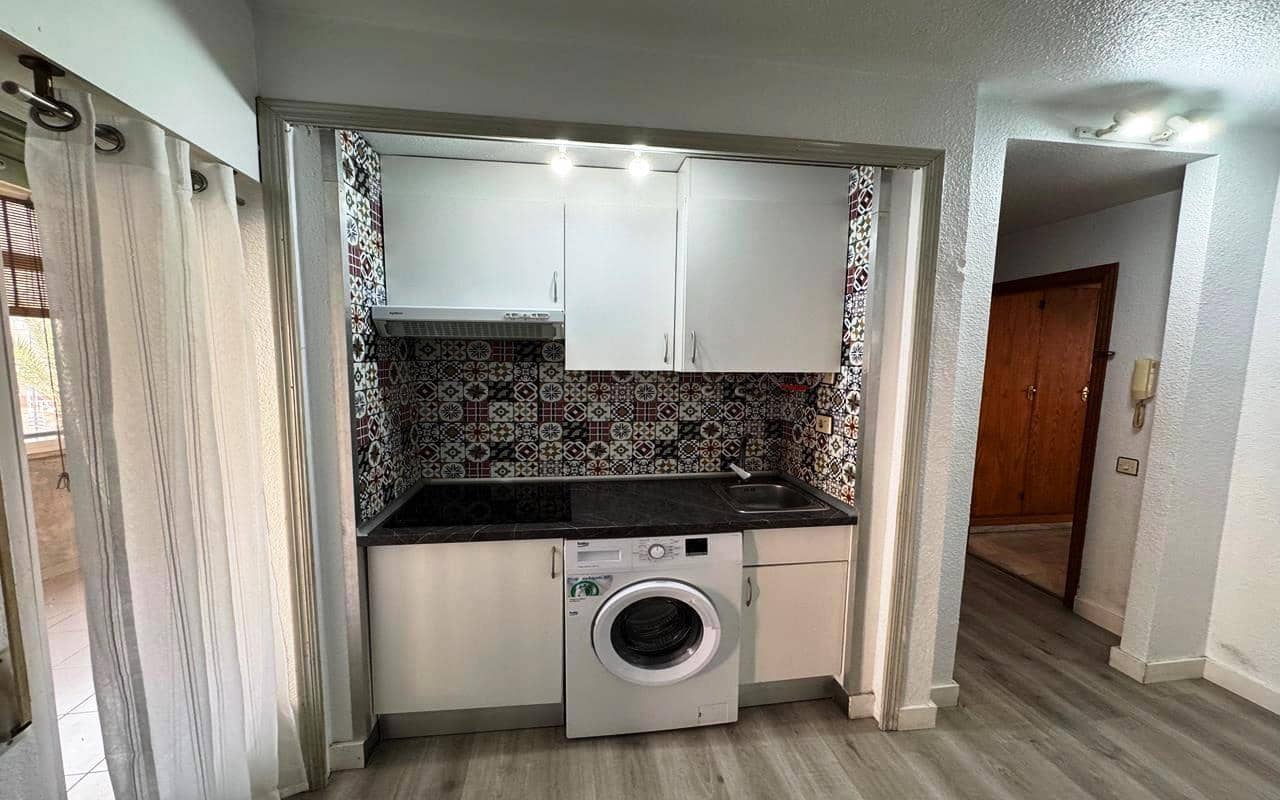 Studio til salgs i Torrevieja med svømmebasseng - € 99 500 (Ref: 9937315)