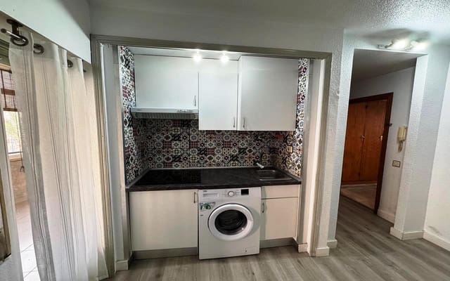 Studio til salgs i Torrevieja med svømmebasseng - € 99 500 (Ref: 9937315)