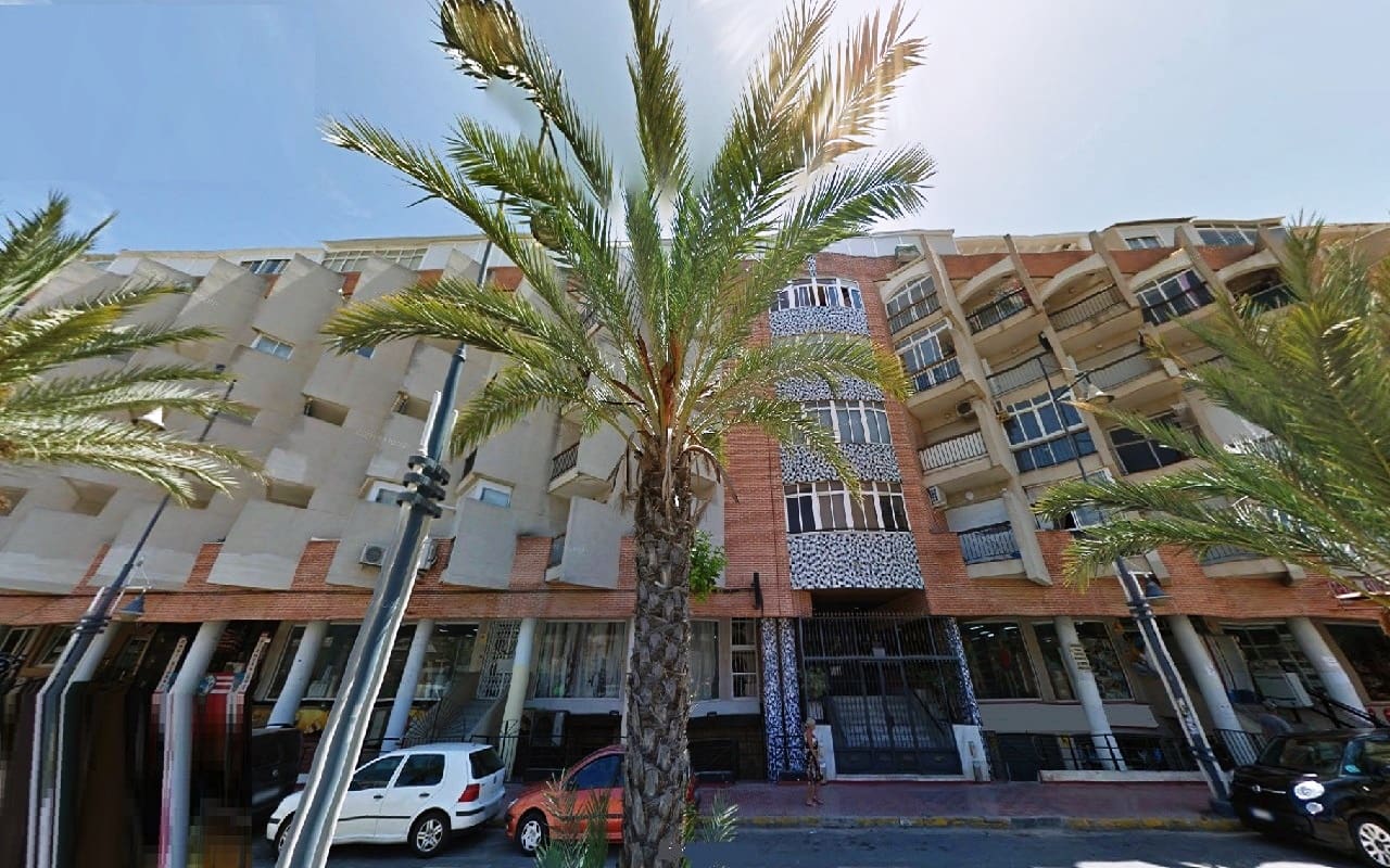 Studio til salgs i Torrevieja med svømmebasseng - € 99 500 (Ref: 9937315)