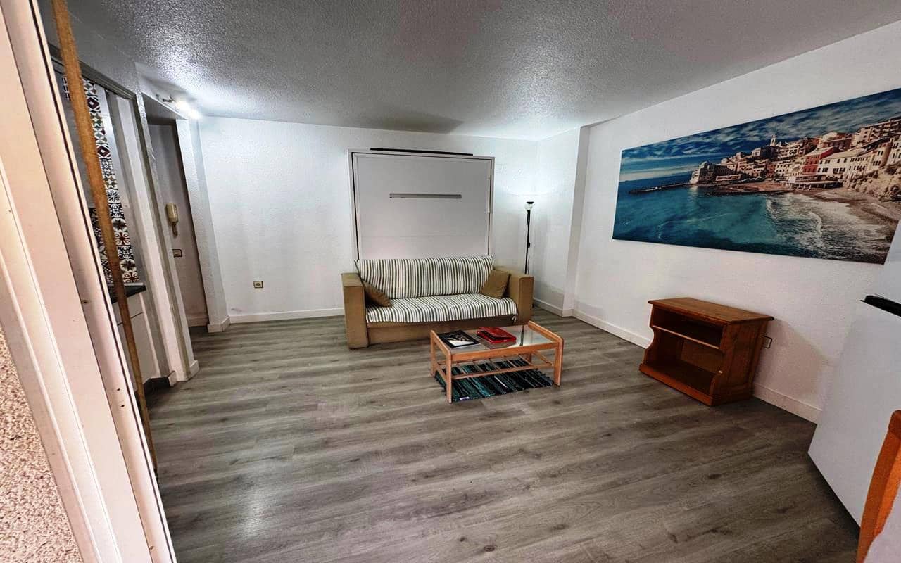 Studio til salgs i Torrevieja med svømmebasseng - € 99 500 (Ref: 9937315)
