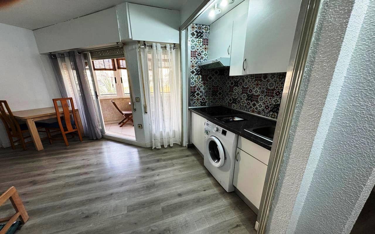 Studio til salgs i Torrevieja med svømmebasseng - € 99 500 (Ref: 9937315)
