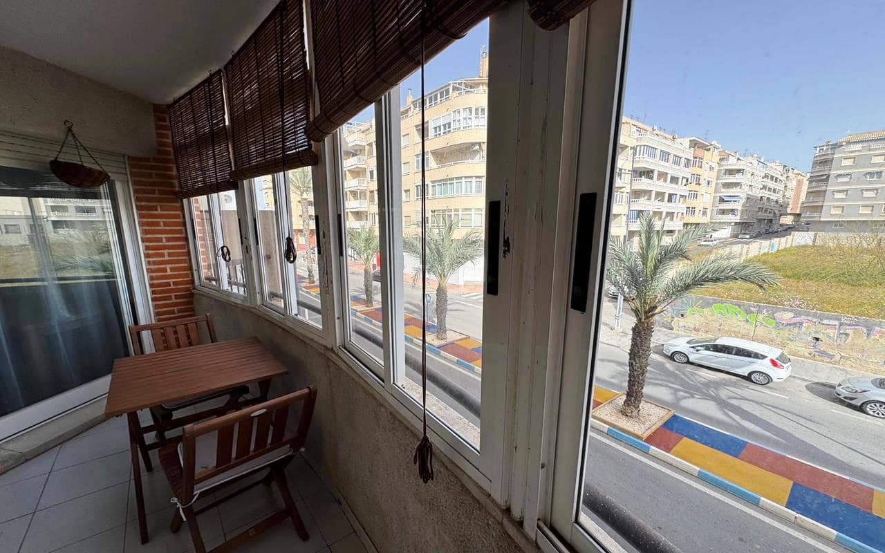 Studio til salgs i Torrevieja med svømmebasseng - € 99 500 (Ref: 9937315)