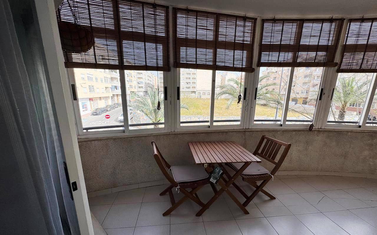 Studio til salgs i Torrevieja med svømmebasseng - € 99 500 (Ref: 9937315)