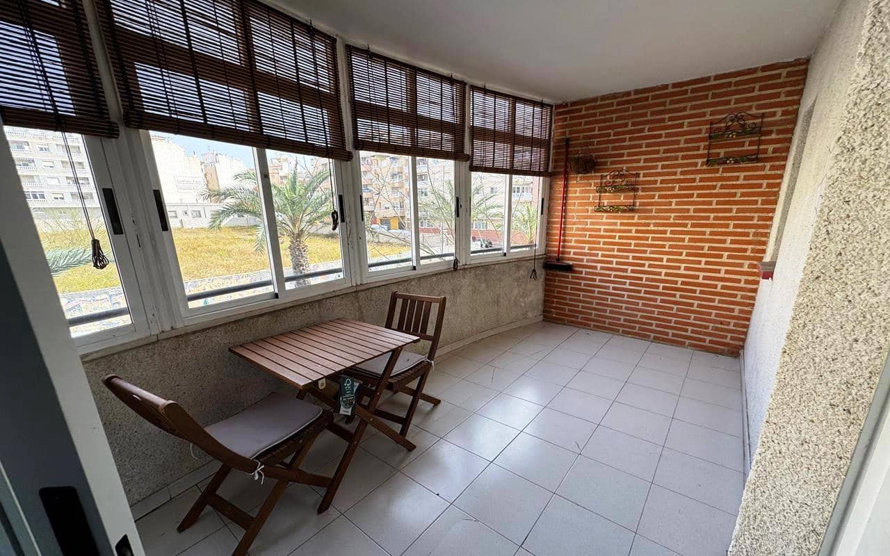 Studio til salgs i Torrevieja med svømmebasseng - € 99 500 (Ref: 9937315)