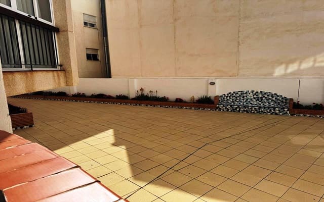 Studio til salgs i Torrevieja med svømmebasseng - € 99 500 (Ref: 9937315)