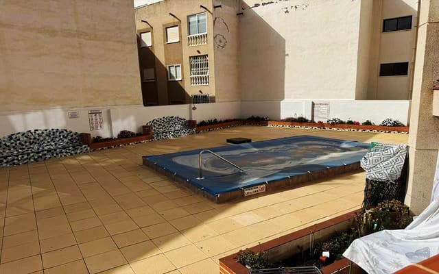Studio til salgs i Torrevieja med svømmebasseng - € 99 500 (Ref: 9937315)