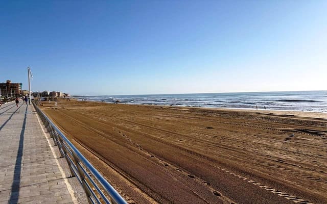 2 Zimmer Apartment zu verkaufen in La Mata, Torrevieja mit Garage - 189.500 € (Ref: 9938704)