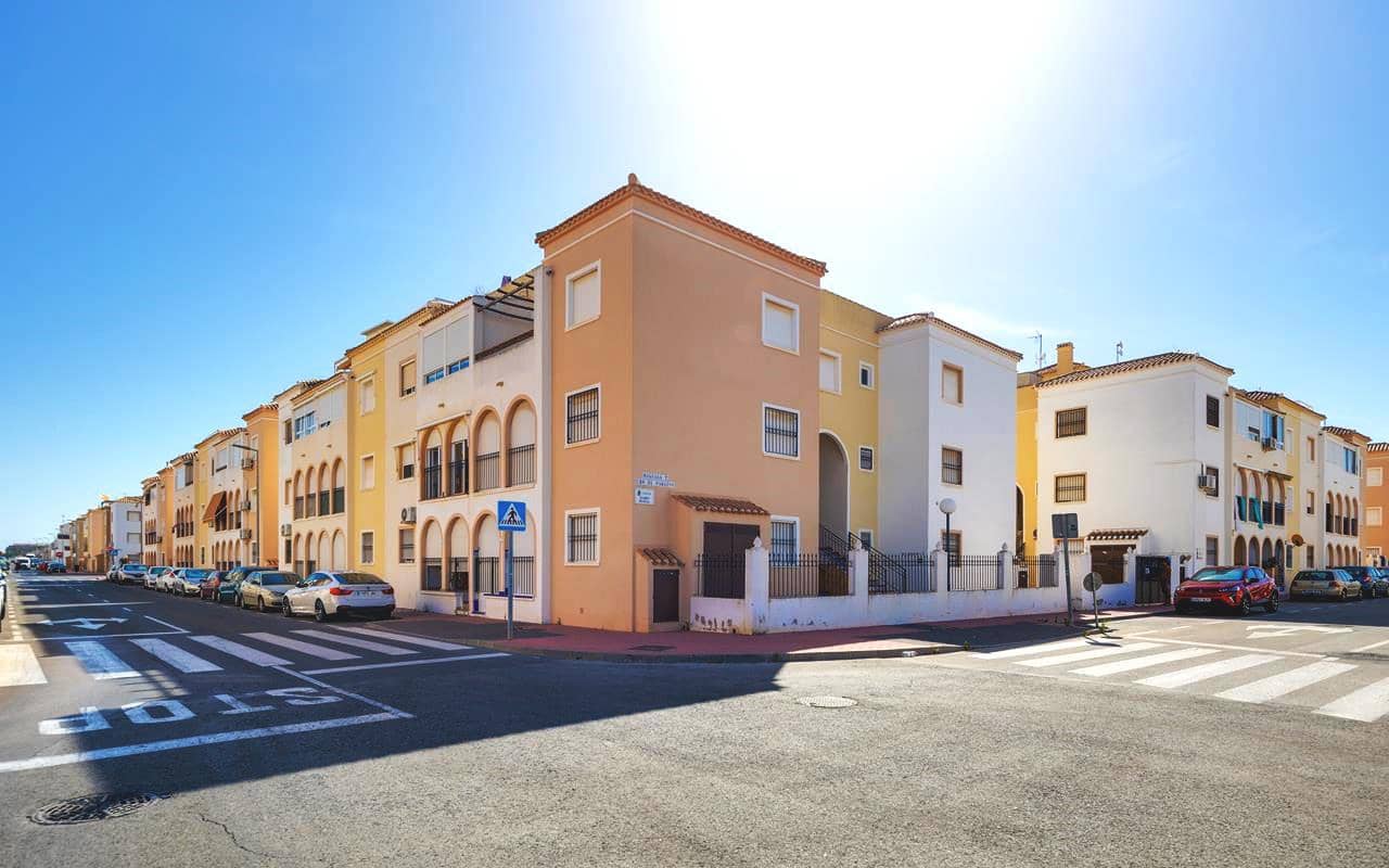 2 soverom Leilighet til salgs i Torrevieja med svømmebasseng - € 149 900 (Ref: 9939011)