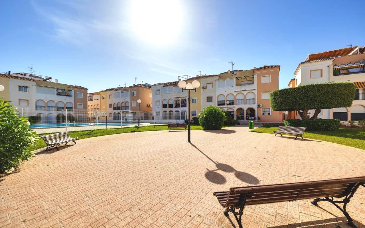 2 soverom Leilighet til salgs i Torrevieja med svømmebasseng - € 149 900 (Ref: 9939011)