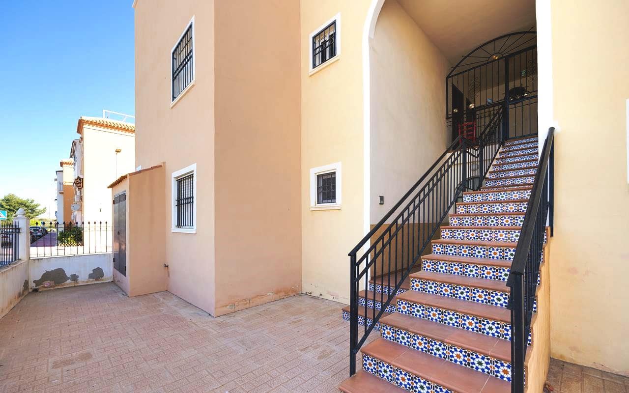 2 soverom Leilighet til salgs i Torrevieja med svømmebasseng - € 149 900 (Ref: 9939011)