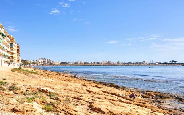 2 soverom Leilighet til salgs i Torrevieja med svømmebasseng - € 149 900 (Ref: 9939011)