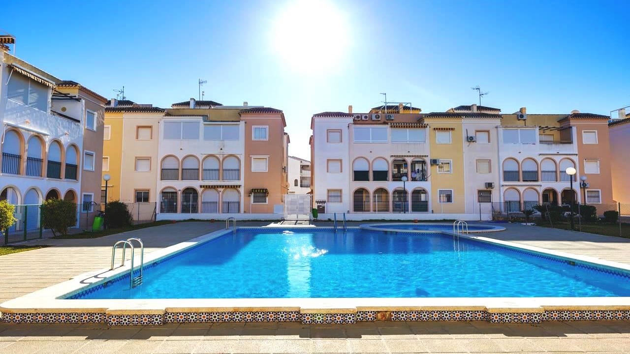 2 soverom Leilighet til salgs i Torrevieja med svømmebasseng - € 149 900 (Ref: 9939011)