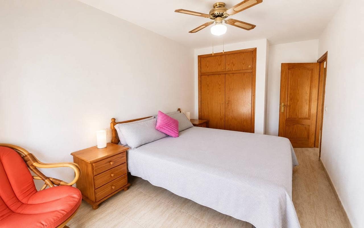 Apartamento de 2 habitaciones en Torrevieja en venta con piscina - 139.900 € (Ref: 9942880)