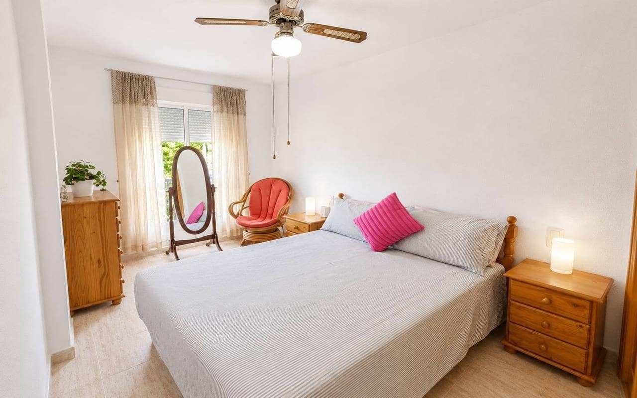 Apartamento de 2 habitaciones en Torrevieja en venta con piscina - 139.900 € (Ref: 9942880)