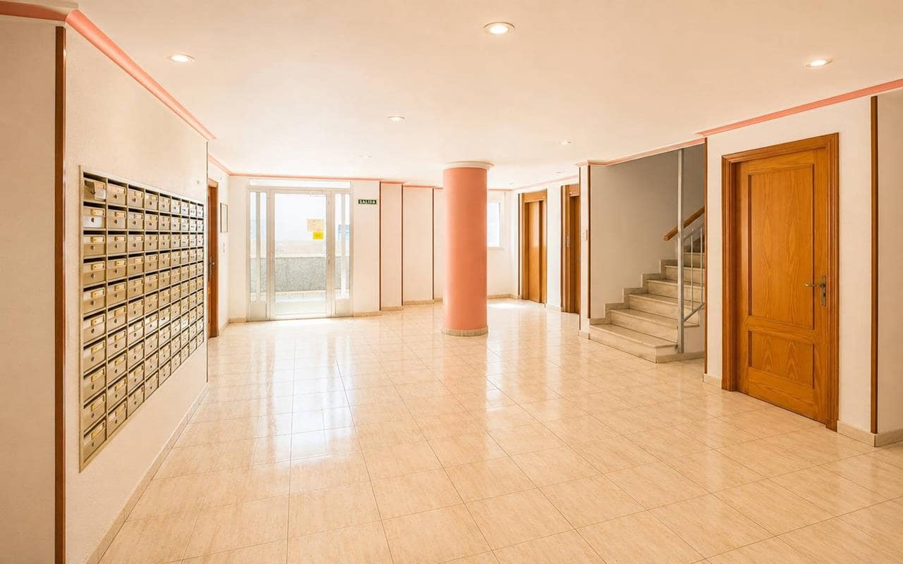 Apartamento de 2 habitaciones en Torrevieja en venta con piscina - 139.900 € (Ref: 9942880)