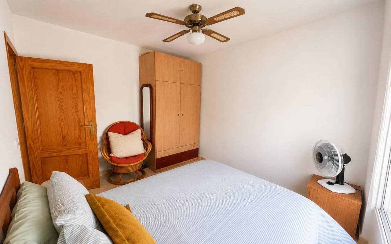 Apartamento de 2 habitaciones en Torrevieja en venta con piscina - 139.900 € (Ref: 9942880)