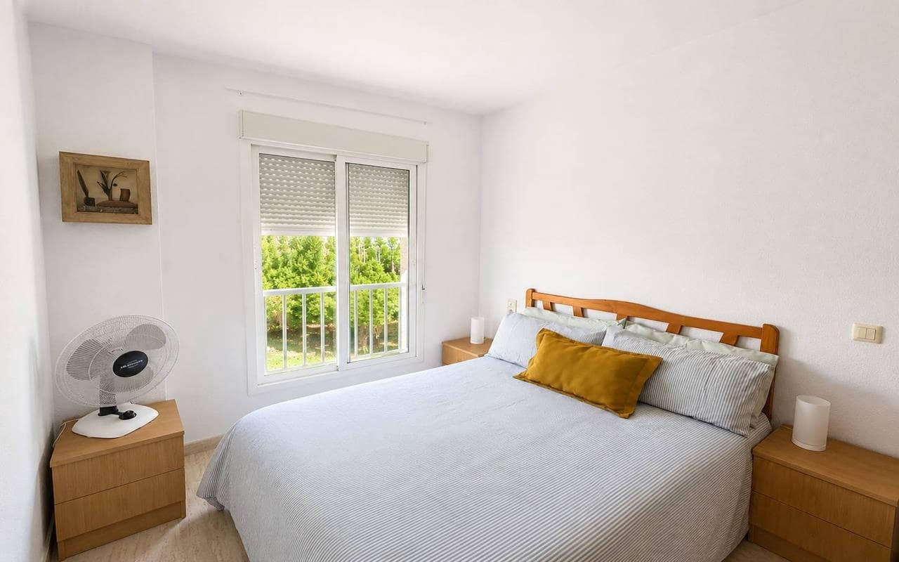 Apartamento de 2 habitaciones en Torrevieja en venta con piscina - 139.900 € (Ref: 9942880)