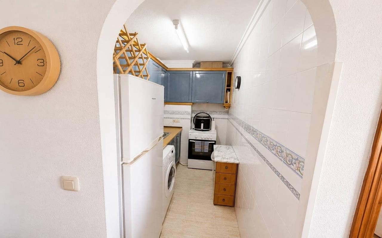Apartamento de 2 habitaciones en Torrevieja en venta con piscina - 139.900 € (Ref: 9942880)