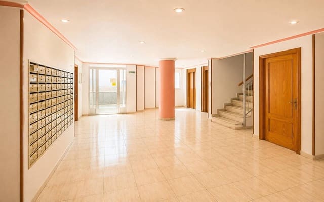Apartamento de 2 habitaciones en Torrevieja en venta con piscina - 139.900 € (Ref: 9942880)