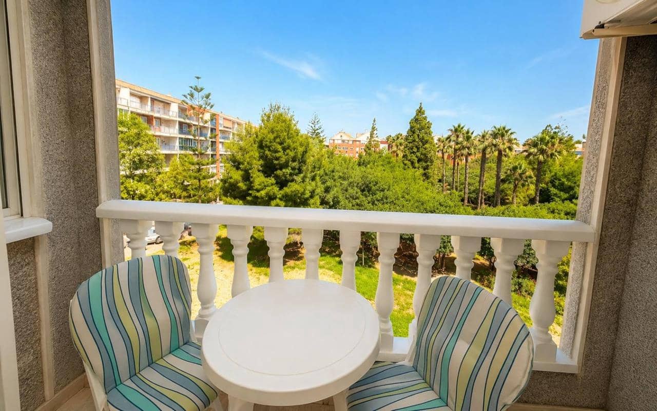 Apartamento de 2 habitaciones en Torrevieja en venta con piscina - 139.900 € (Ref: 9942880)