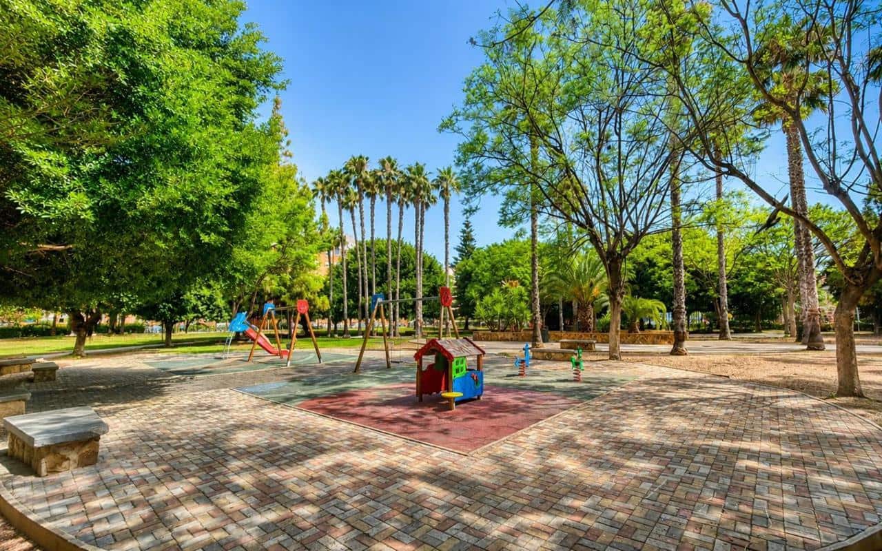 Apartamento de 2 habitaciones en Torrevieja en venta con piscina - 139.900 € (Ref: 9942880)