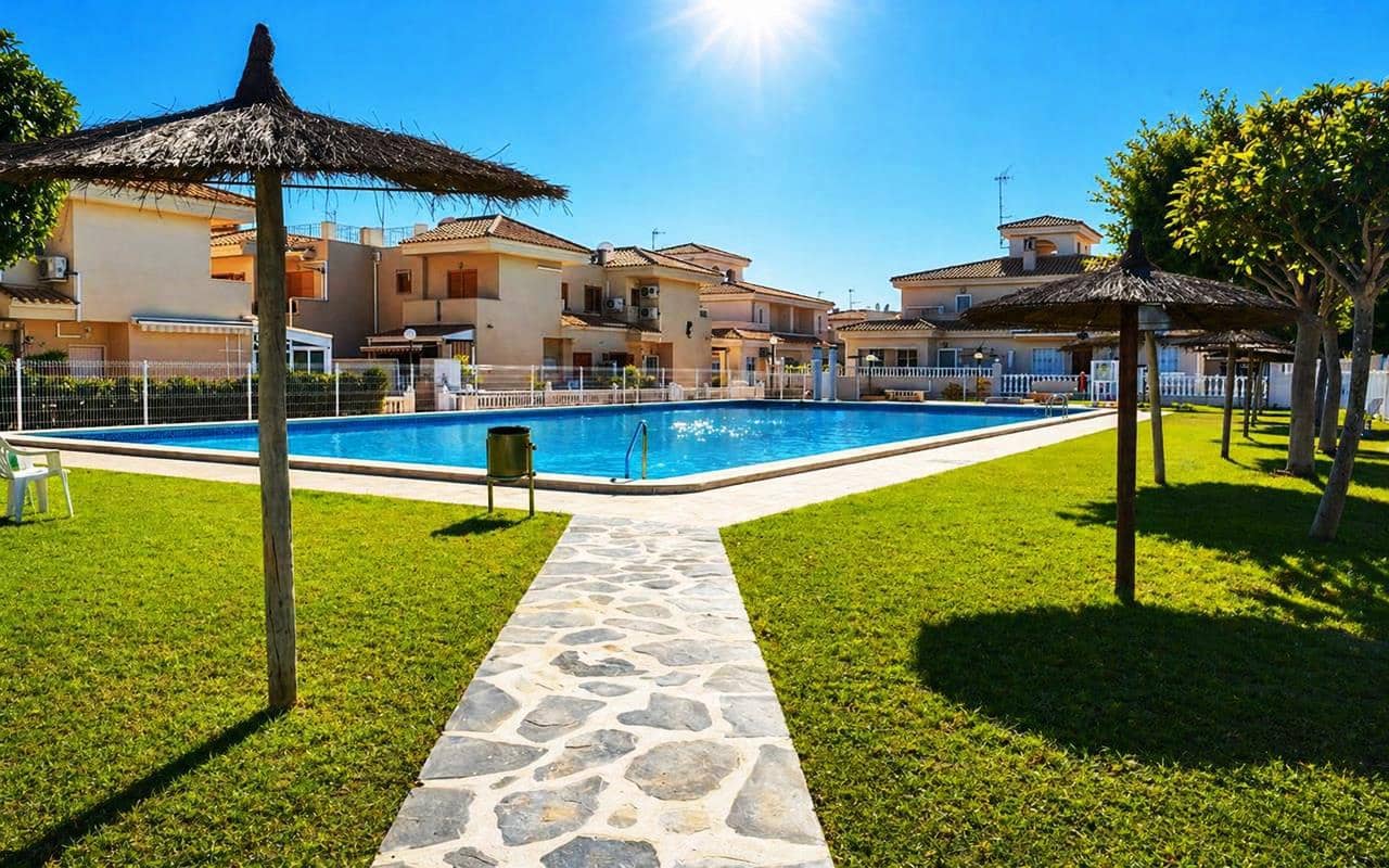 2 soverom Leilighet til salgs i Playa Flamenca med svømmebasseng garasje - € 185 000 (Ref: 9946245)