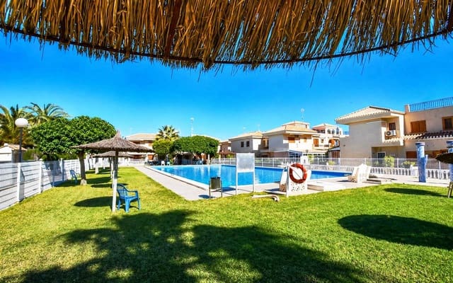 2 soverom Leilighet til salgs i Playa Flamenca, Orihuela med svømmebasseng garasje - € 185 000 (Ref: 9946245)