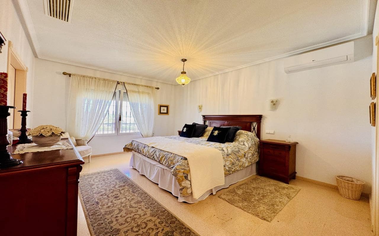 6 Zimmer Villa zu verkaufen in Aspe mit Pool Garage - 650.000 € (Ref: 9946812)