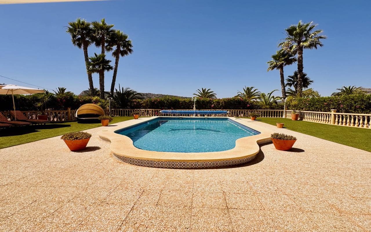 6 Zimmer Villa zu verkaufen in Aspe mit Pool Garage - 650.000 € (Ref: 9946812)
