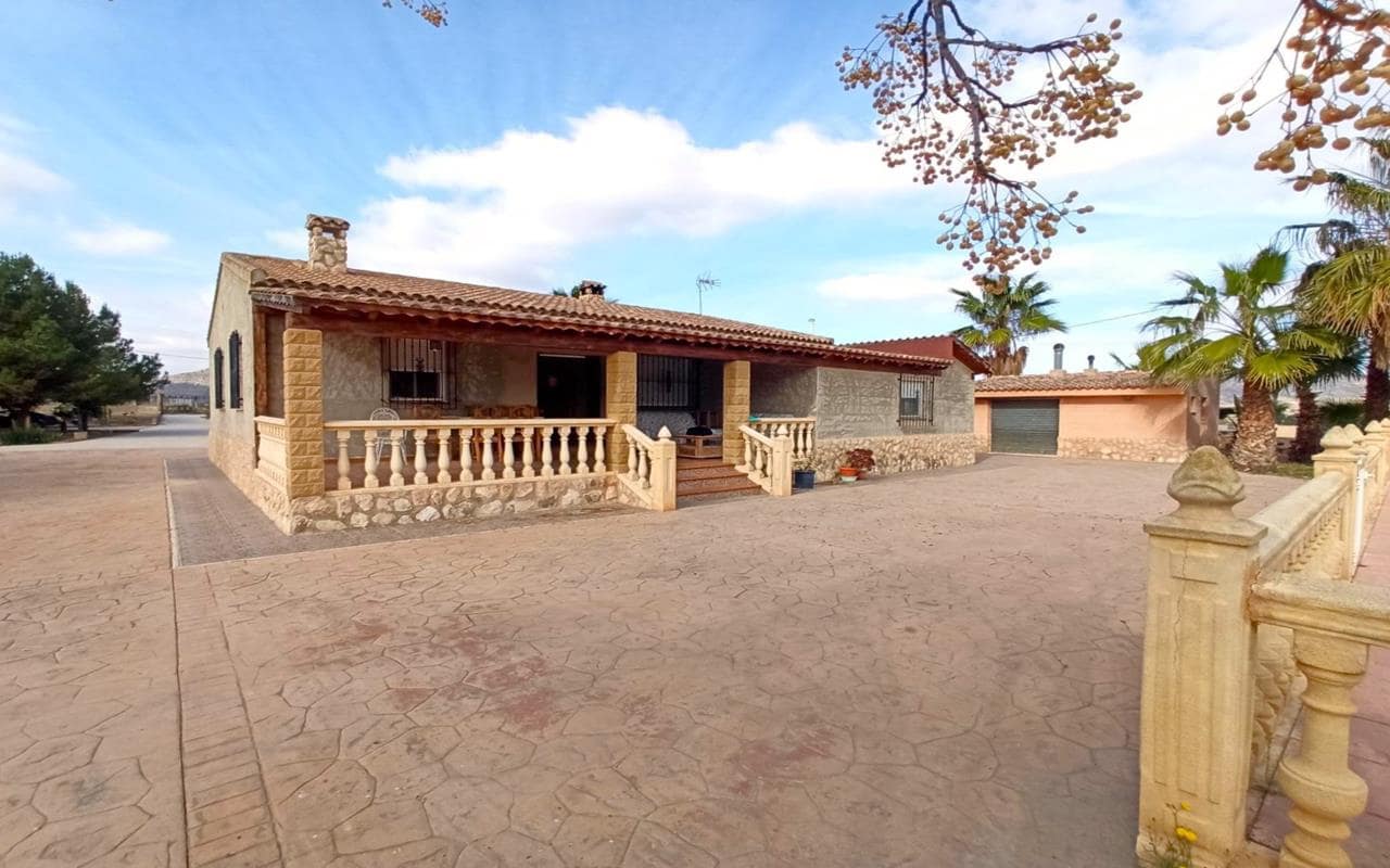 4 soveværelse Finca/Landehus til salg i Aspe med swimmingpool garage - € 465.000 (Ref: 9948520)