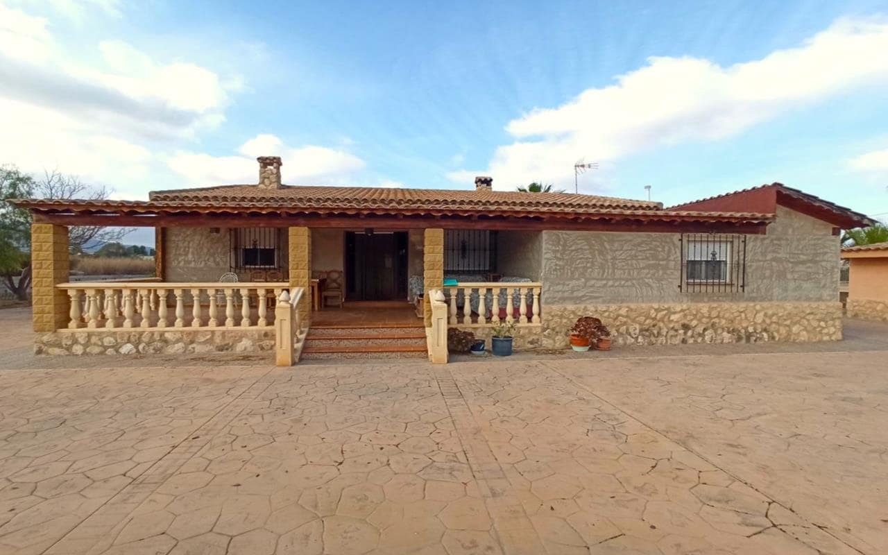 4 soveværelse Finca/Landehus til salg i Aspe med swimmingpool garage - € 465.000 (Ref: 9948520)