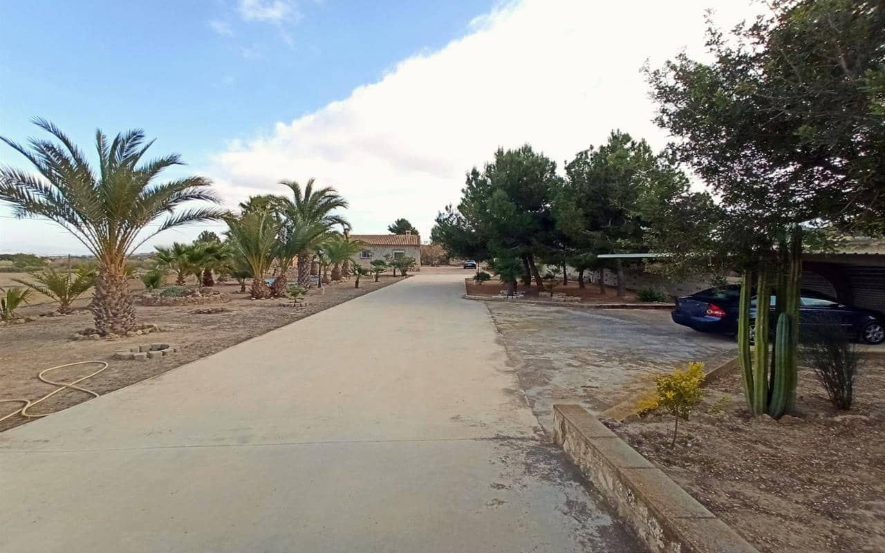 4 soveværelse Finca/Landehus til salg i Aspe med swimmingpool garage - € 465.000 (Ref: 9948520)