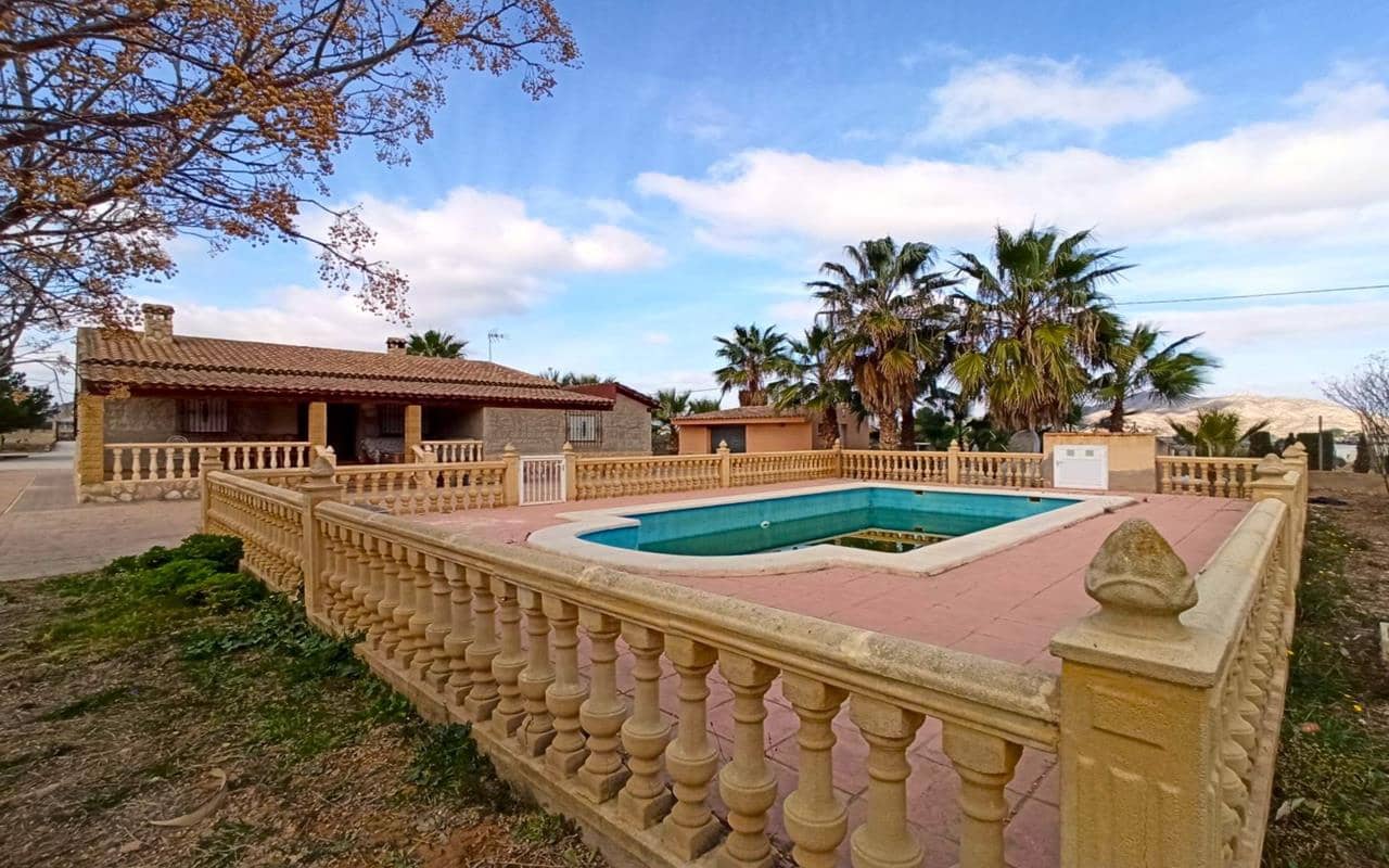 4 soveværelse Finca/Landehus til salg i Aspe med swimmingpool garage - € 465.000 (Ref: 9948520)