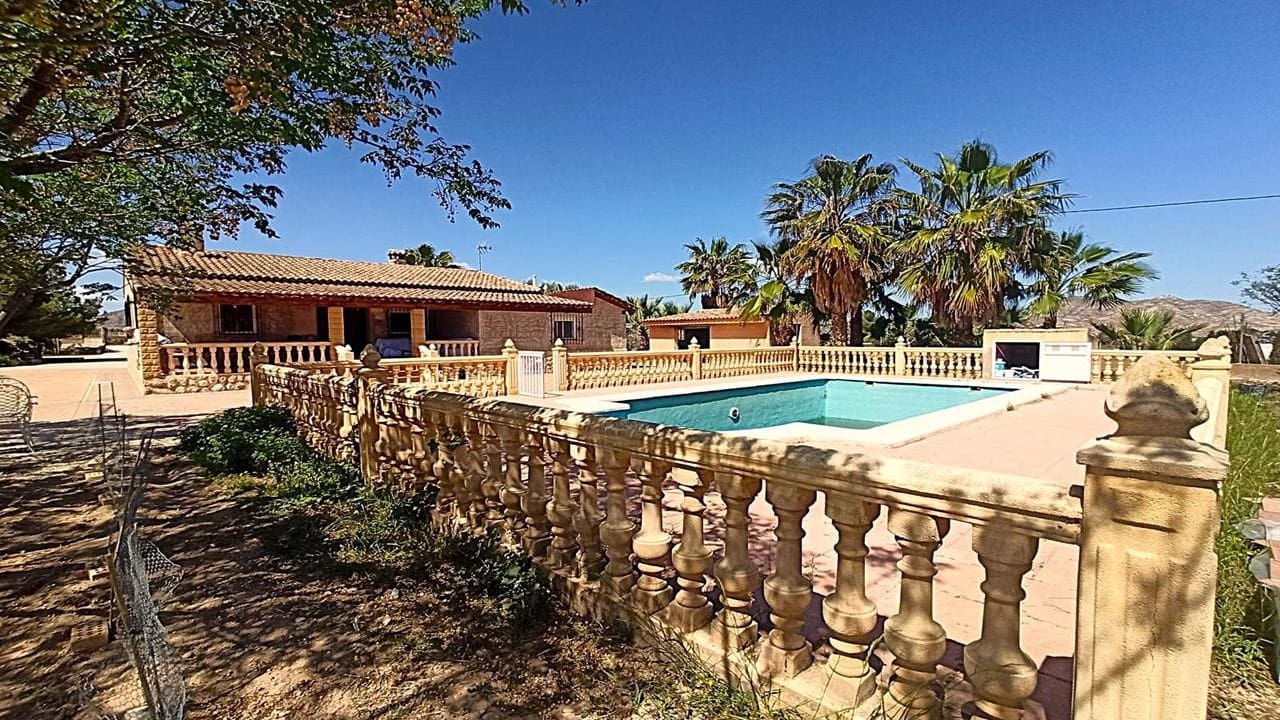4 soveværelse Finca/Landehus til salg i Aspe med swimmingpool garage - € 465.000 (Ref: 9948520)
