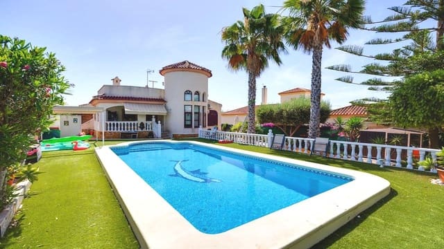 Chalet de 3 habitaciones en San Fulgencio en venta con piscina garaje - 399.000 € (Ref: 9948953)