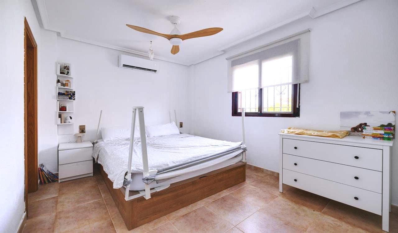 3 bedroom Villa for sale in San Fulgencio with pool garage - € 399,000 (Ref: 9948953)