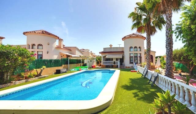 Chalet de 3 habitaciones en San Fulgencio en venta con piscina garaje - 399.000 € (Ref: 9948953)