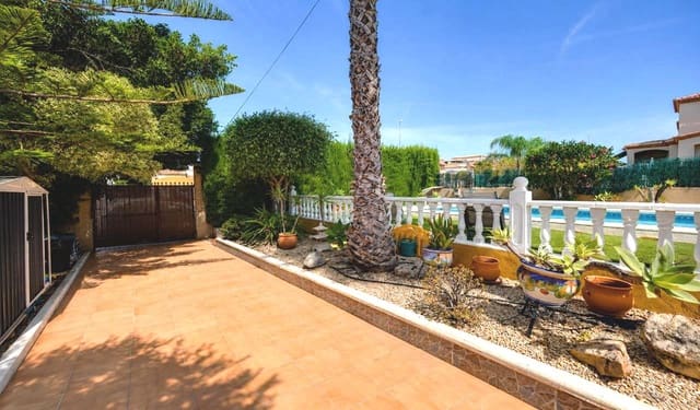 Chalet de 3 habitaciones en San Fulgencio en venta con piscina garaje - 399.000 € (Ref: 9948953)