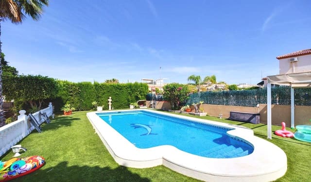 Chalet de 3 habitaciones en San Fulgencio en venta con piscina garaje - 399.000 € (Ref: 9948953)